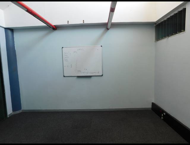 163M² OFFICE TO LET IN FERNDALE